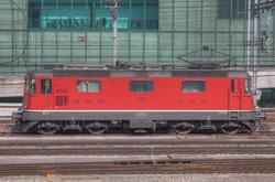 Basel-Bahnhof-Lokomotive-Gleis-Peter-Merian-Haus-0001