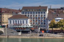 Basel-Hotel-Merian-Kaffee-Spitz-Rhein-Mittlere-Bruecke.jpg
