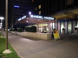 Basel_Aeschengraben-Hotel-Hilton-Eingang-Nacht-22