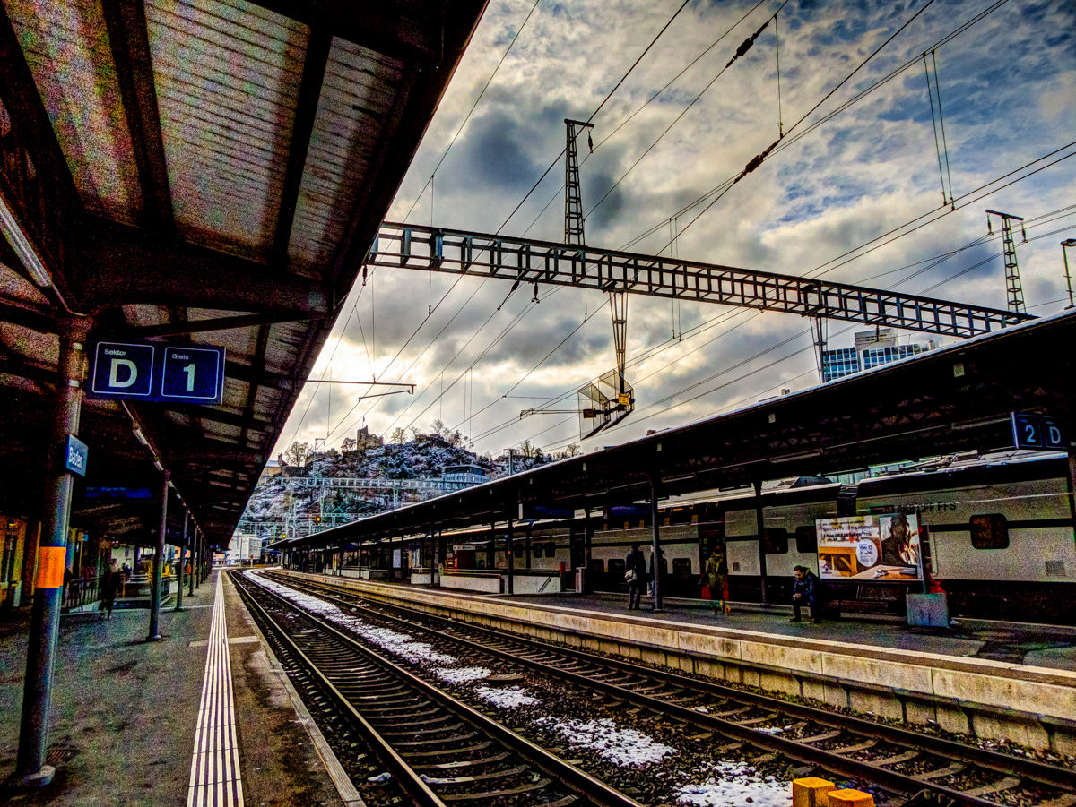 ./Baden-Aarau-Schweiz-1174-Bahnhof-HDR.jpg