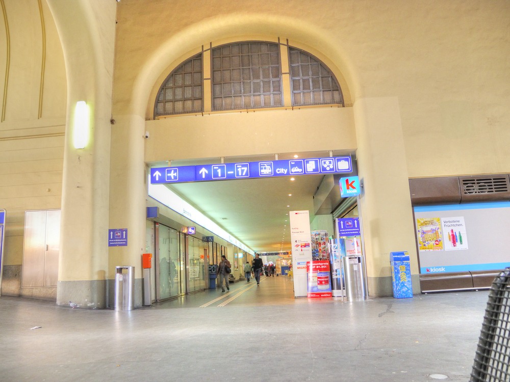 ./Basel-Bahnhof-Franzoesisch-SBB-SNCF-2240.jpg