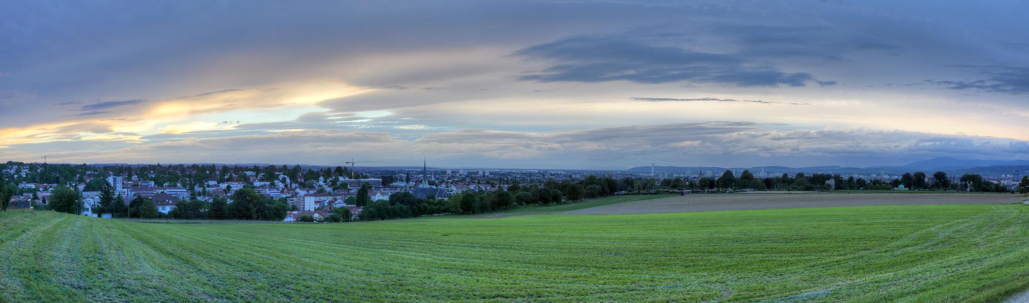 ./Bruderholz-Binningen-Sonnenuntergang-Wolken-Panorama.jpg