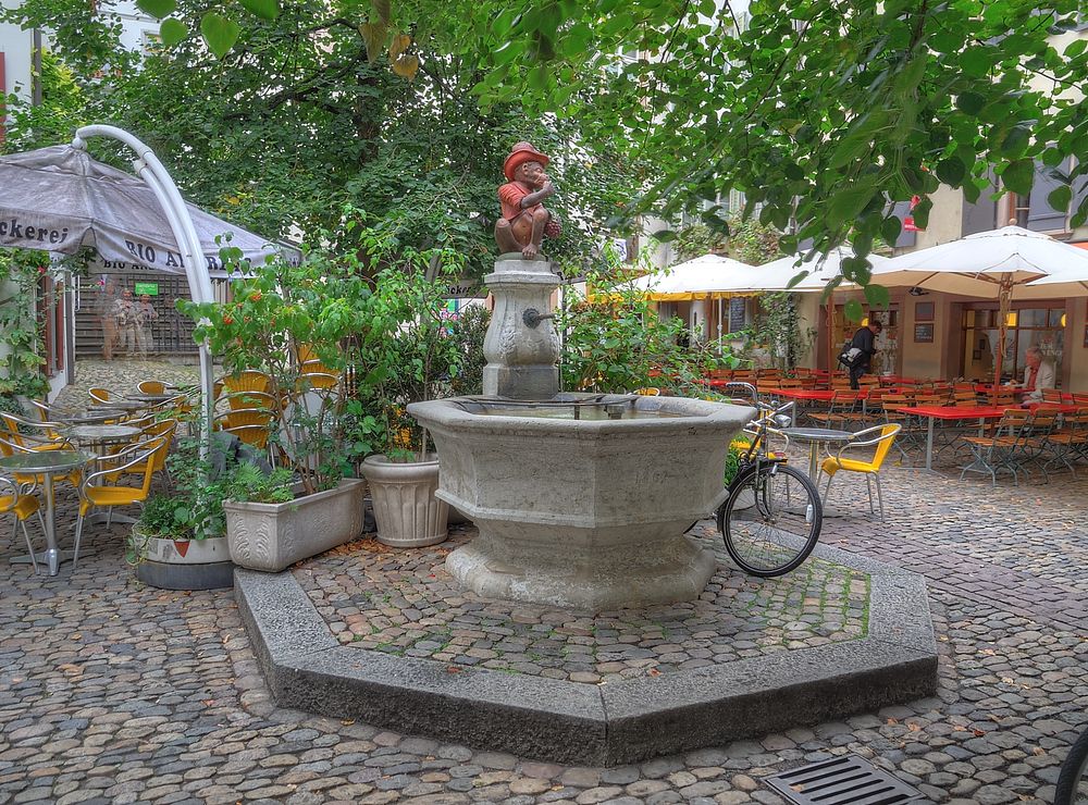 ./Basel-Brunnen-Affenbrunnen-Andreasplatz-1000.JPG
