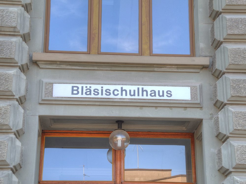 ./Basel-Brunnen-Blaesischulhaus-2040.JPG