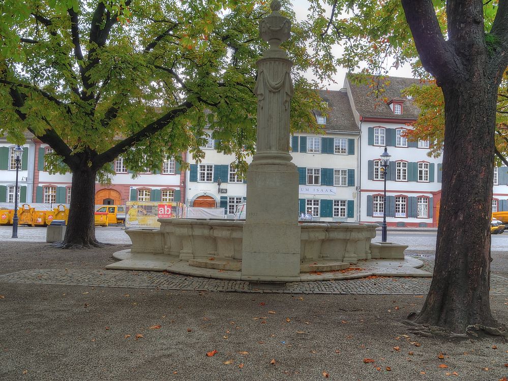 ./Basel-Brunnen-Pisoni-Brunnen-Muensterplatz-3050.jpg