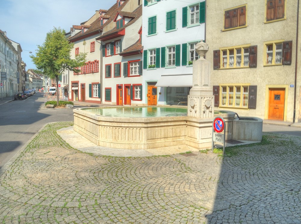 ./Basel-Brunnen-St-Alban-Vorstadt-Muehlenberg-Schoeneck.Brunnen-1000.JPG