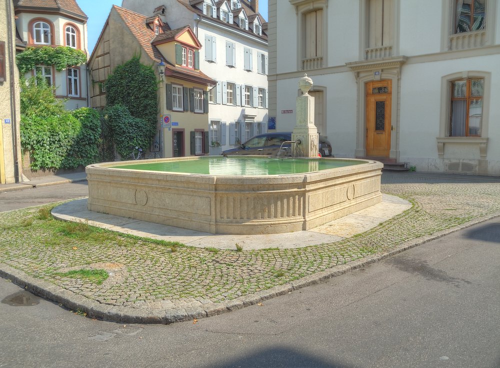 ./Basel-Brunnen-St-Alban-Vorstadt-Muehlenberg-Schoeneck.Brunnen-1020.JPG