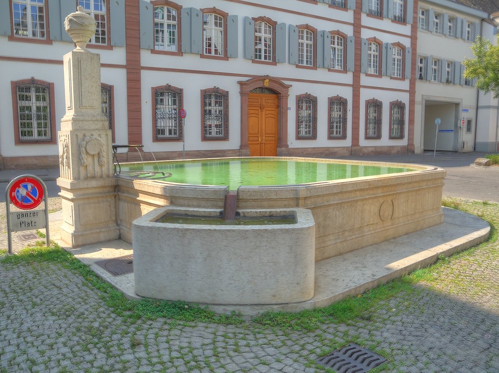 ./Basel-Brunnen-St-Alban-Vorstadt-Muehlenberg-Schoeneck.Brunnen-1030.JPG