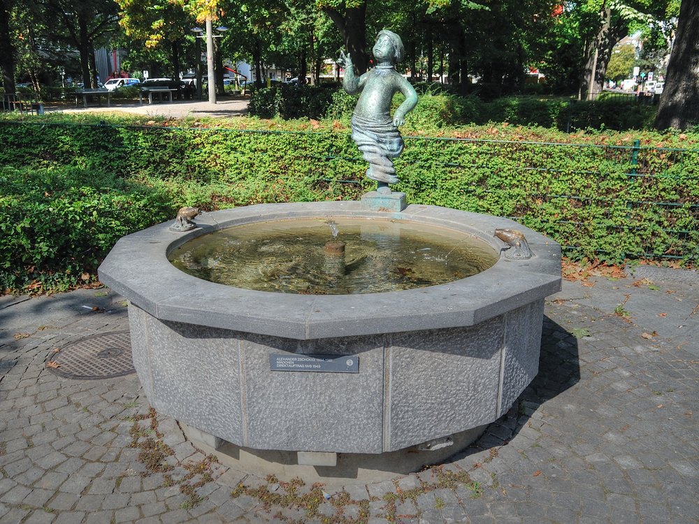 ./Basel-Brunnen-Winkelriedplatz-1000.JPG