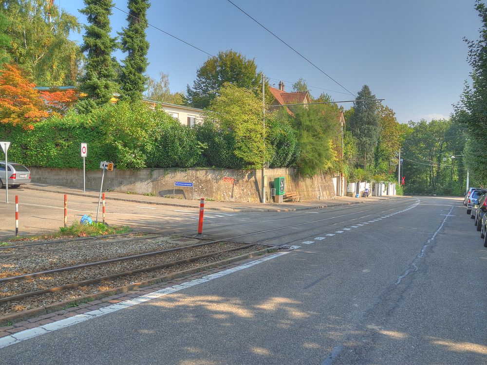 ./Basel-Bruderholz-Echhoernchenstrasse-Hechtliacker-Tramstation-3.jpg