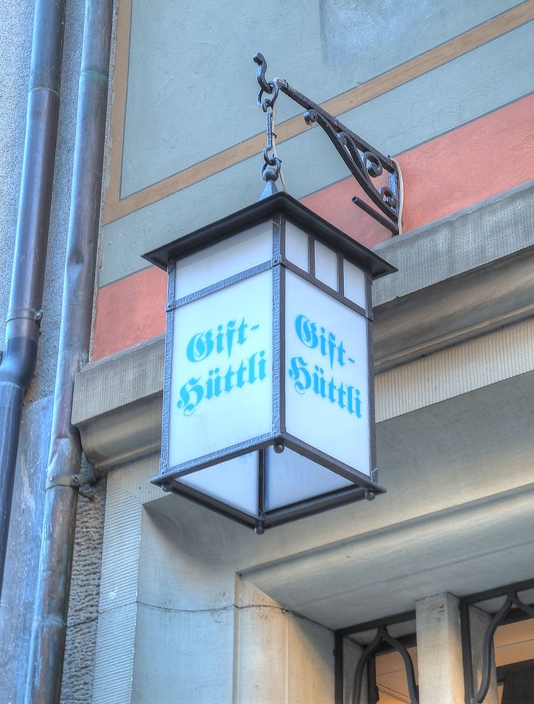 ./Basel-Restaurant-Gift-Huettli-Schneidergasse-Laterne-2040.jpg
