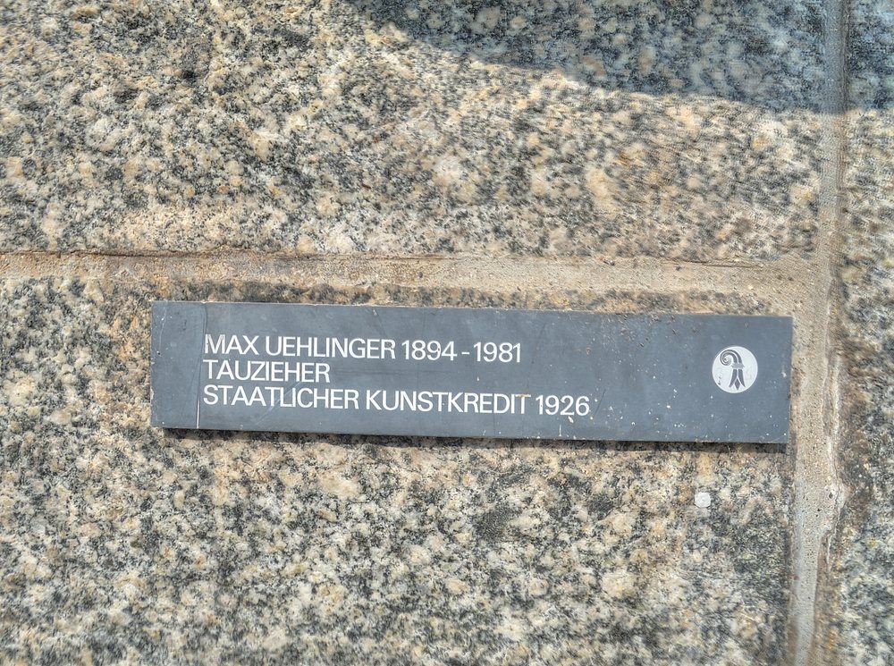 ./Basel-Kunstwerk-Schifflaende-Tauzieher-Max-Uehlinger-2110.jpg