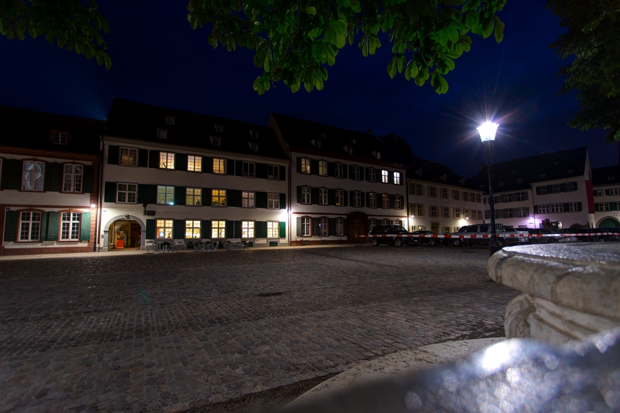 ./Basel-Nachtbilder-Fotos-9009-Muensterplatz.jpg