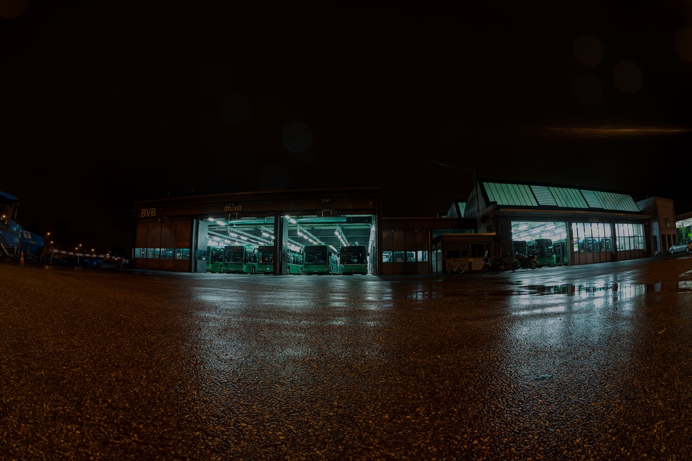 ./Basel-Busgarage-Nacht-Regen-8003.jpg