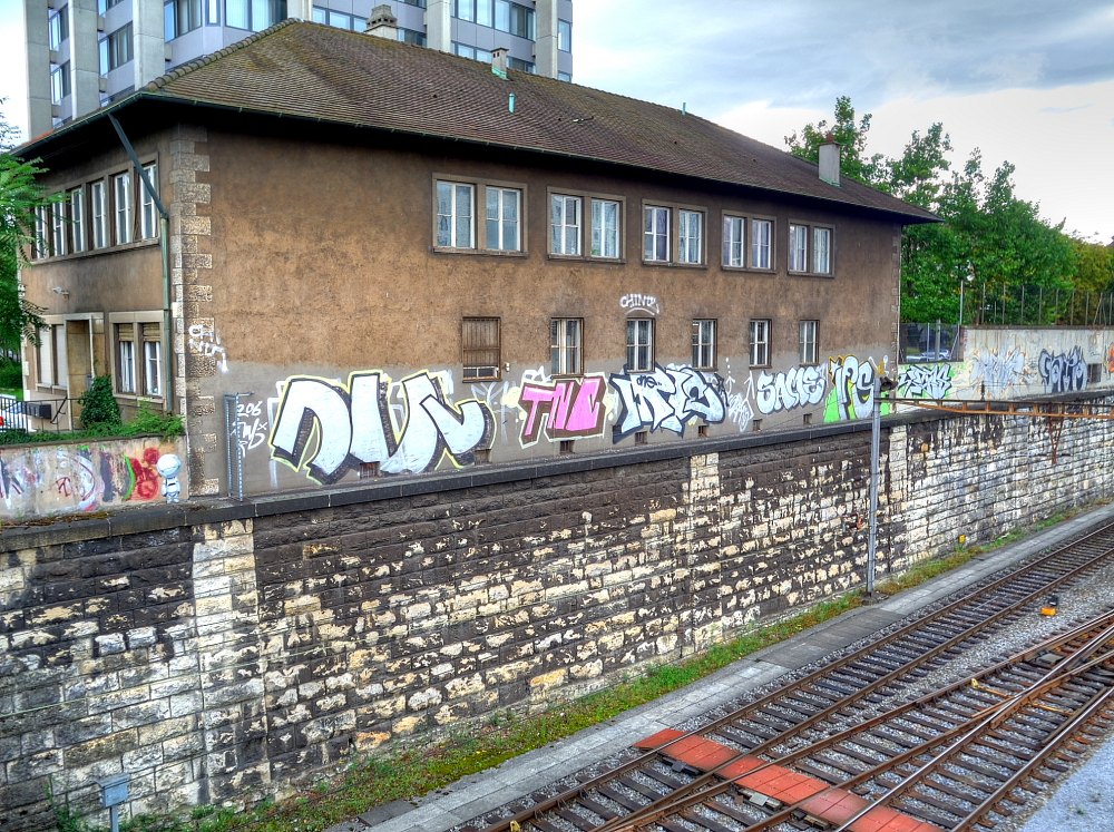 ./Basel-Stadt-Graffiti-Tags-Geschmier-Wandbemalung-Wandbild-Kunstwerk-1390.JPG