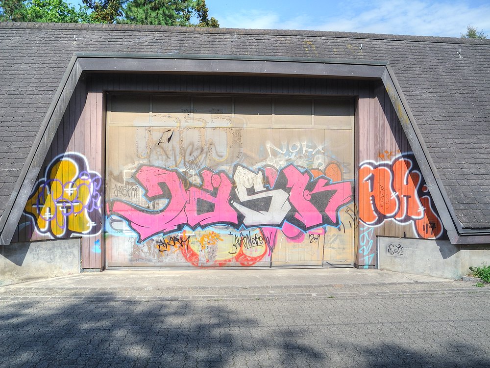 ./Basel-Stadt-Graffiti-Tags-Geschmier-Wandbemalung-Wandbild-Kunstwerk-2050.JPG