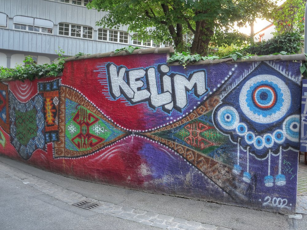 ./Basel-Stadt-Graffiti-Tags-Geschmier-Wandbemalung-Wandbild-Kunstwerk-2110.JPG