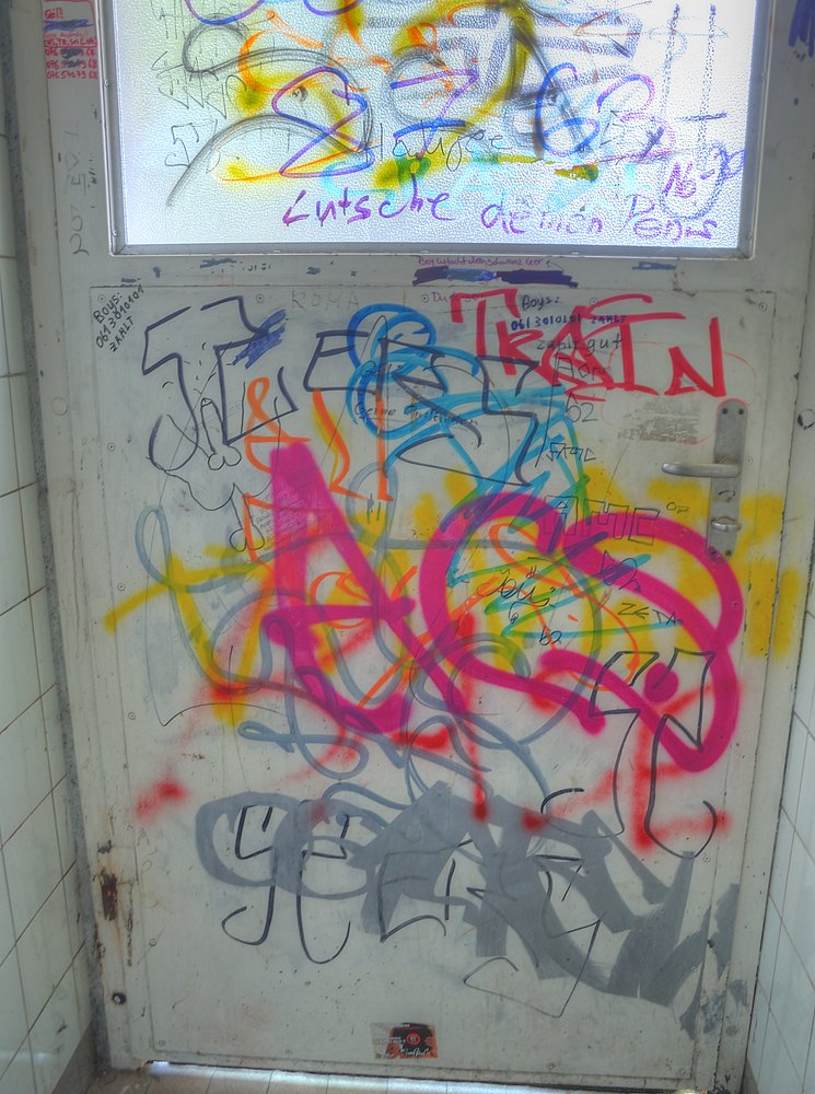 ./Basel-Stadt-Graffiti-Tags-Geschmier-Wandbemalung-Wandbild-Kunstwerk-2130.JPG