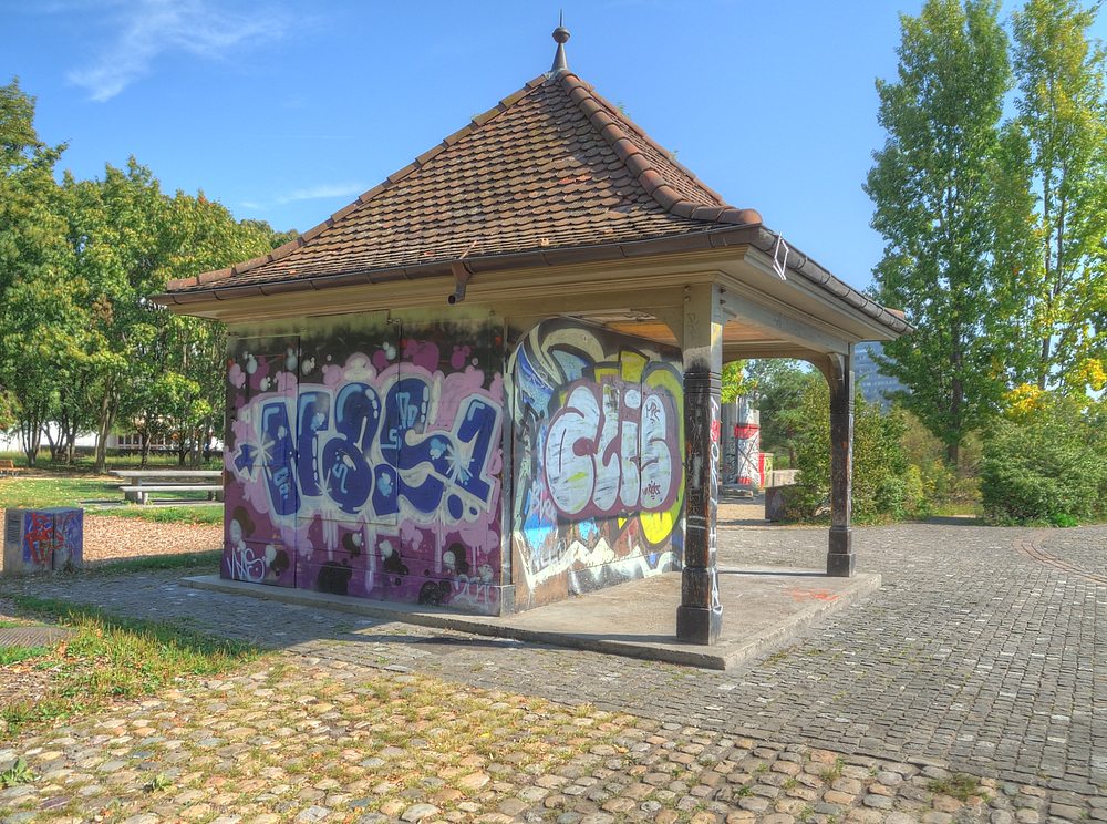 ./Basel-Stadt-Graffiti-Tags-Geschmier-Wandbemalung-Wandbild-Kunstwerk-2170.JPG