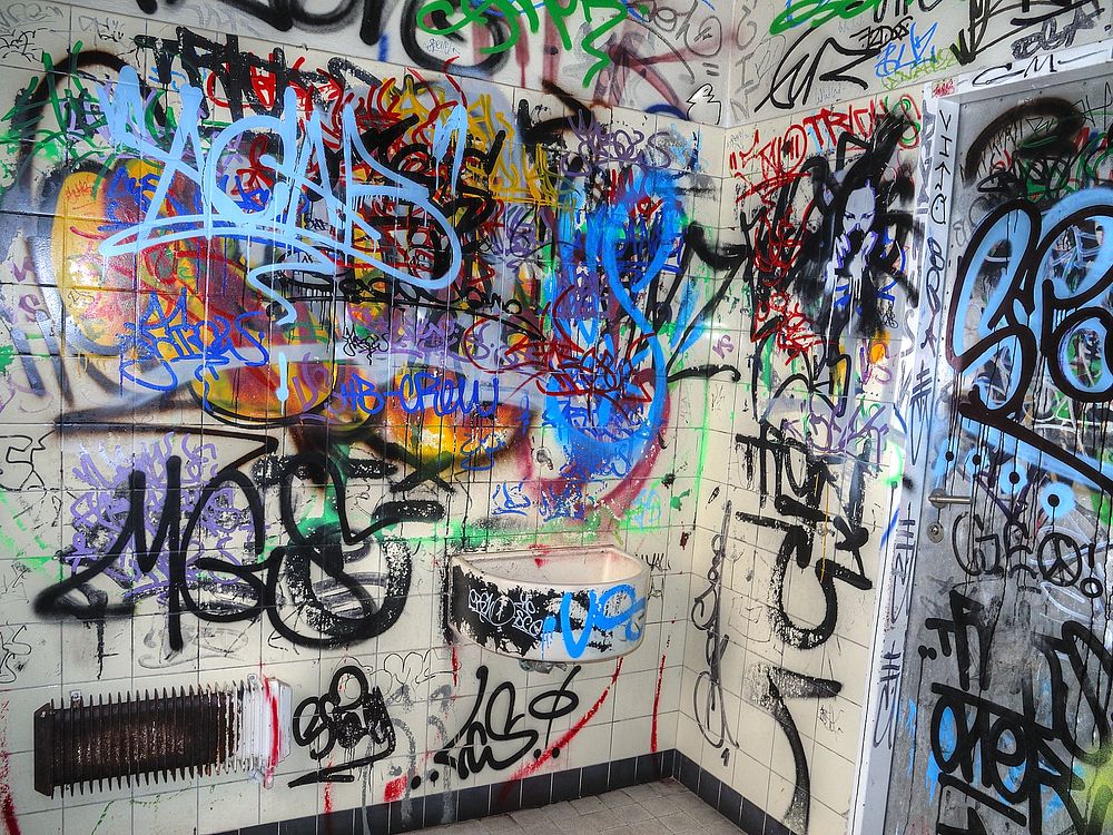 ./Basel-Stadt-Graffiti-Tags-Geschmier-Wandbemalung-Wandbild-Kunstwerk-2270.JPG