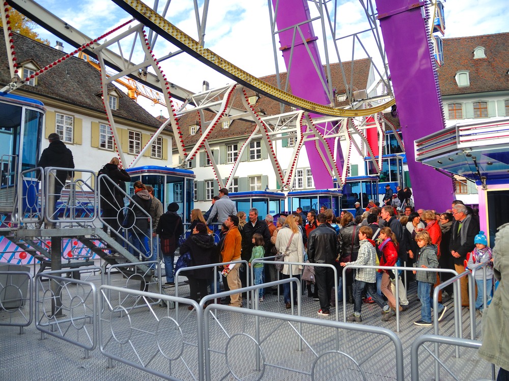 ./Basel-Herbstmesse-2011-Erste-Fahrt-Riesenrad-2040-Muenster.jpg