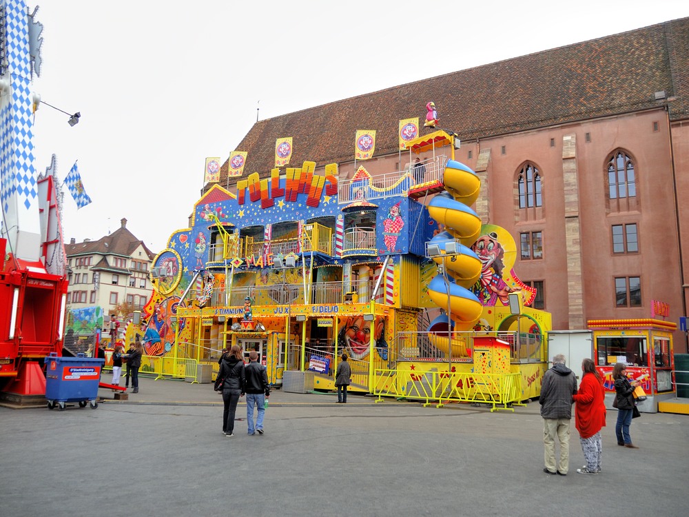 ./Basel-Herbstmesse-2011-Petersplatz-und-Kaserne-2470.jpg