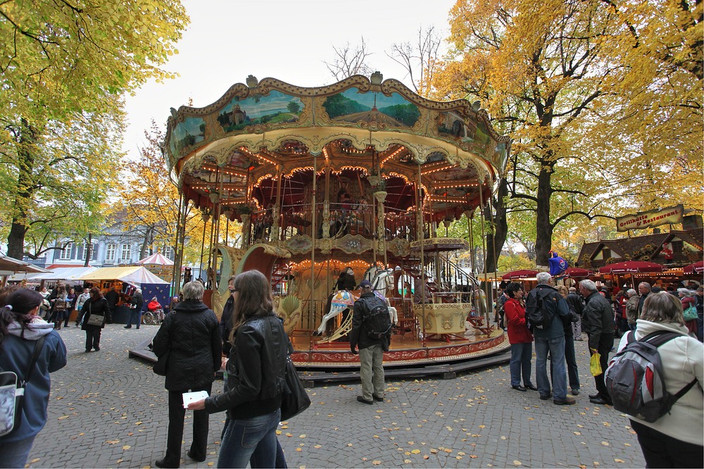 ./Basel-Herbstmesse-2011-Petersplatz-und-Kaserne-2610.jpg
