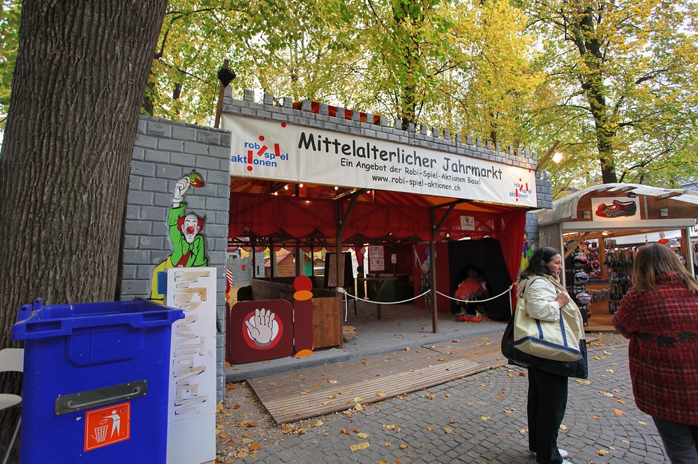./Basel-Herbstmesse-2011-Petersplatz-und-Kaserne-2690.jpg