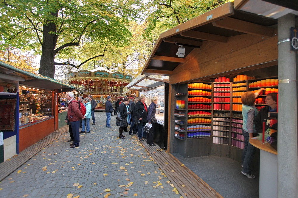 ./Basel-Herbstmesse-2011-Petersplatz-und-Kaserne-2750.jpg
