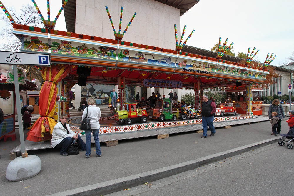 ./Basel-Herbstmesse-2011-Petersplatz-und-Kaserne-2810.jpg