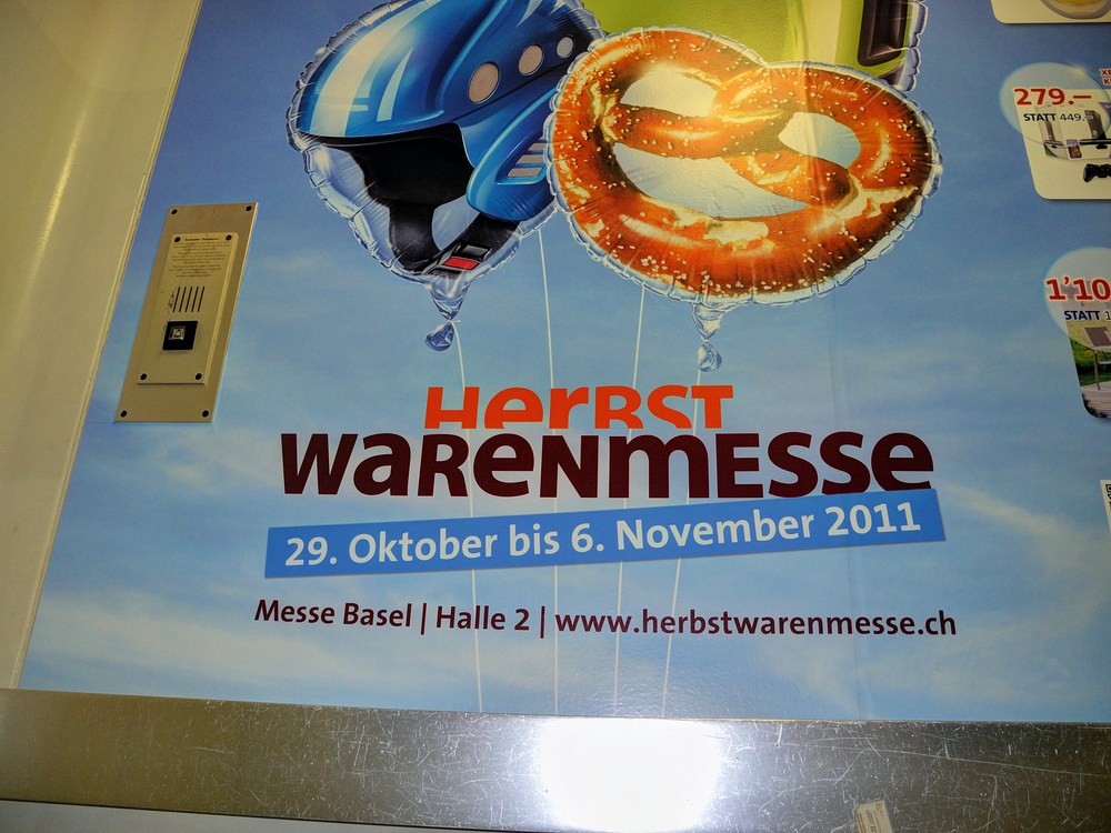 ./Basel-Herbstmesse-2011-Rosental-Messeplatz-Halle-Claraplatz-Lift-Plakat-Warenmesse-3080.jpg