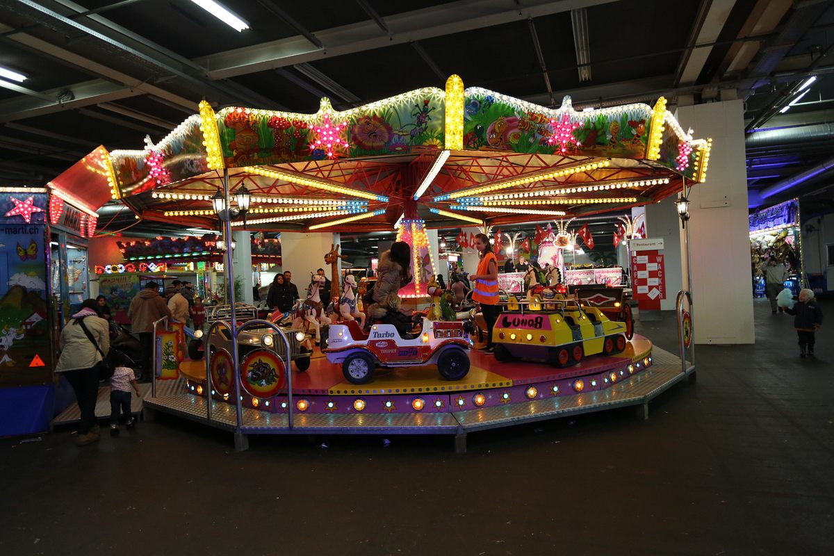 ./Basel-Herbstmesse-2012-Diverse-Bahnen-und-Staende-4823.JPG