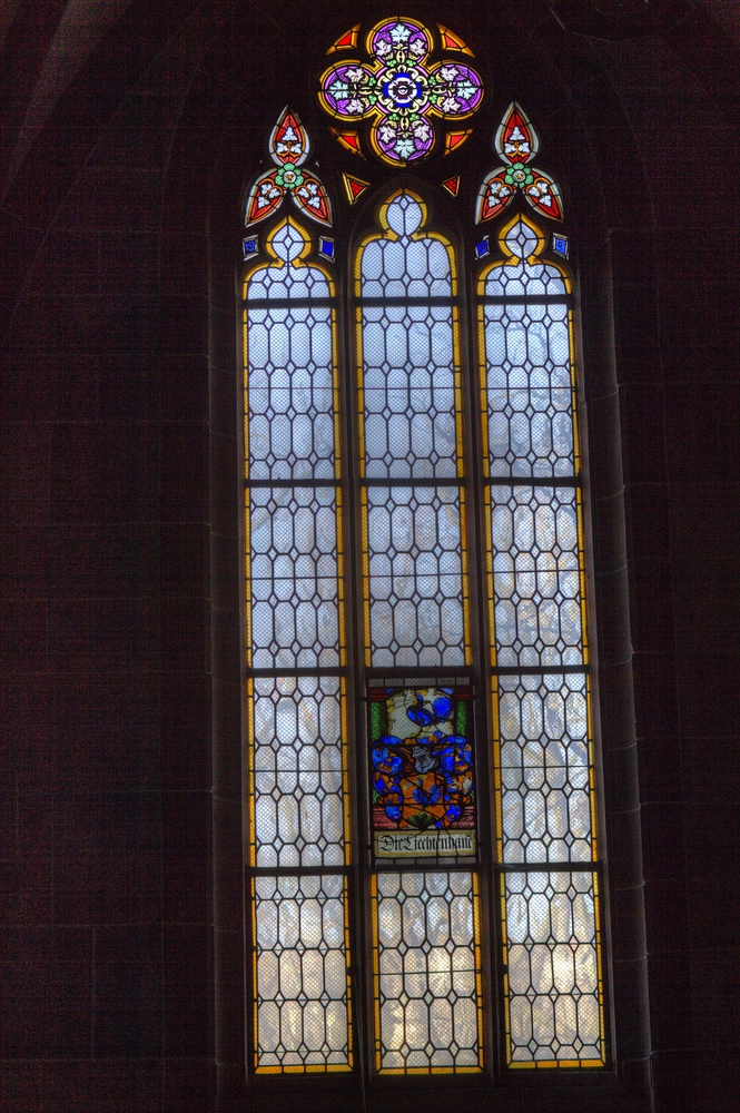 ./Basel-Muenster-Glasmalerei-Fensterbilder-Tele-Zoom-4360.jpg