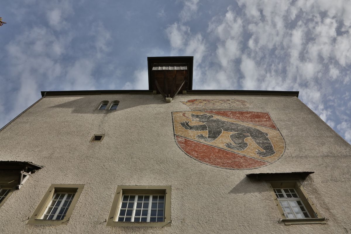 ./Burgdorf-Oberstadt-2324-Schloss-Berner-Wappen.JPG