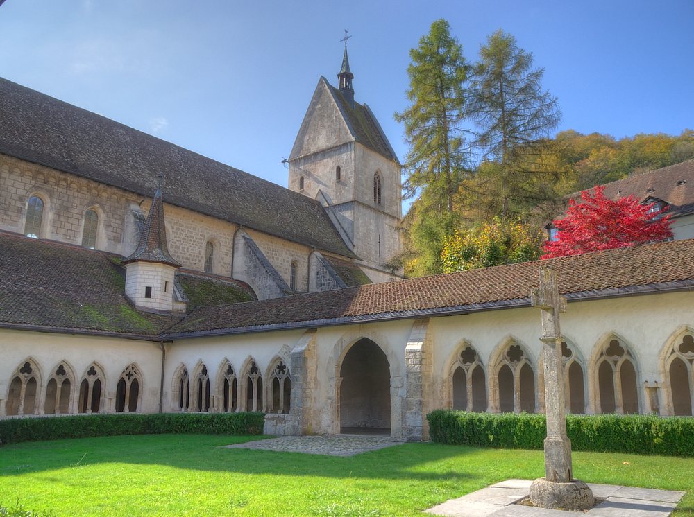 ./St-Ursanne-Jura-1200-Kirche-Kloster-Stift-Kreuzgang.jpg