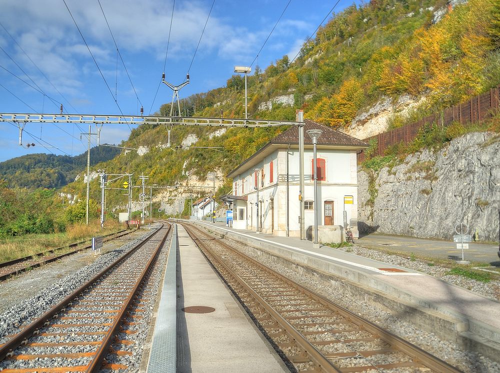 ./St-Ursanne-Jura-2220-am-Bahnhof.jpg