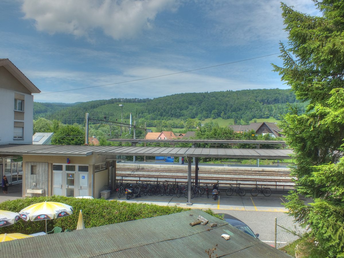 ./Zwingen-Bahnhof-1000.jpg