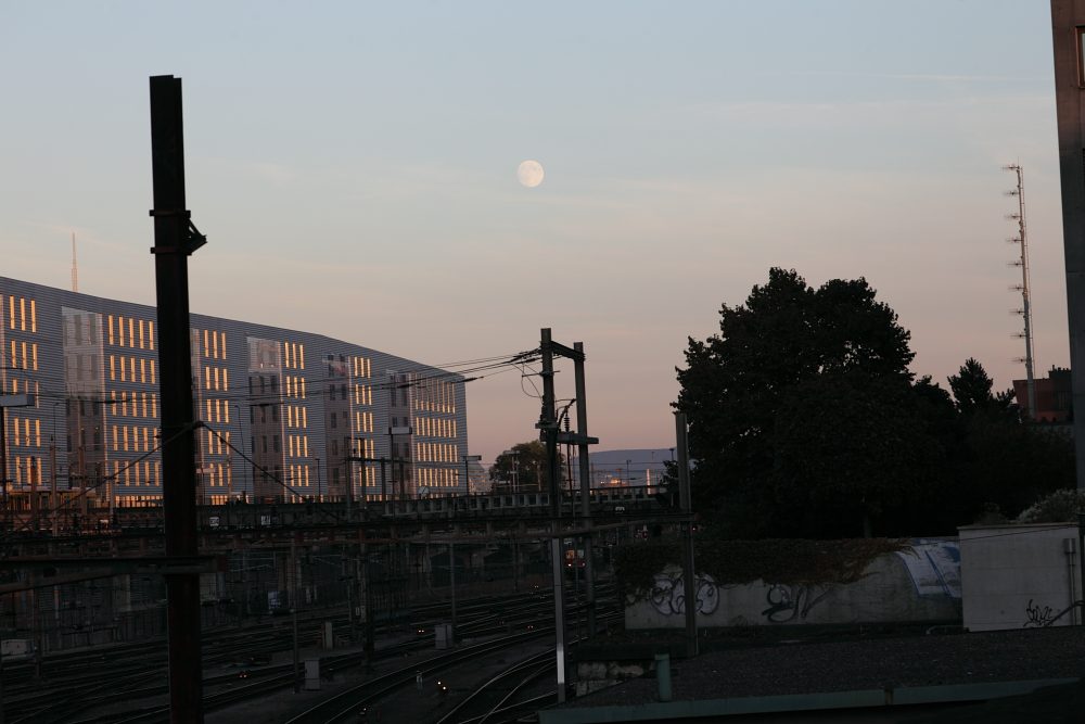./Jacob-Burckhardt-haus-Basel-Bahnhof-Mond-0012.JPG